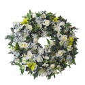 Corona funeraria con rosas, liliums y maules frescos