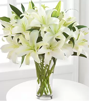Florero con 10 ramas de liliums blancos.