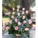 Canasta de 24 rosas rosadas para condolencias