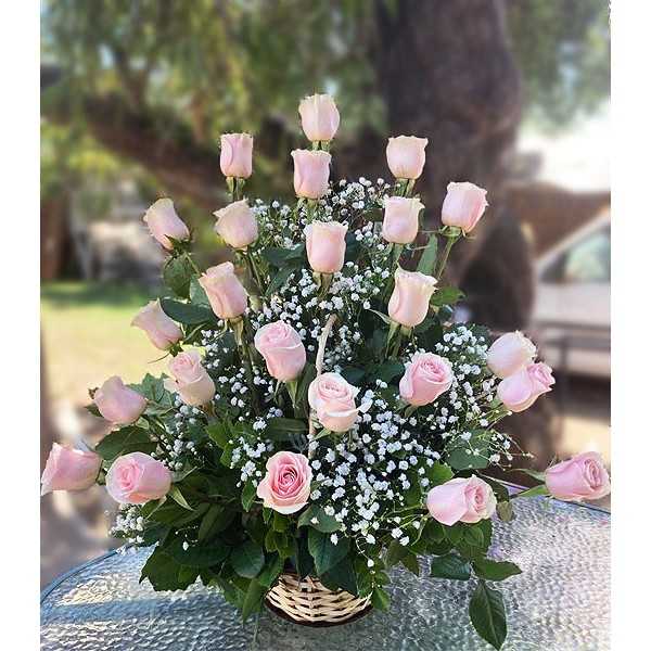 Canasta de 24 rosas rosadas para condolencias