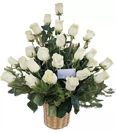 Canasta con 24 rosas blancas de condolencias, color de rosas a elección.