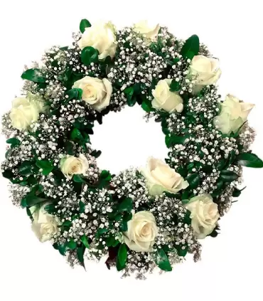 Corona fúnebre con 12 rosas blancas.