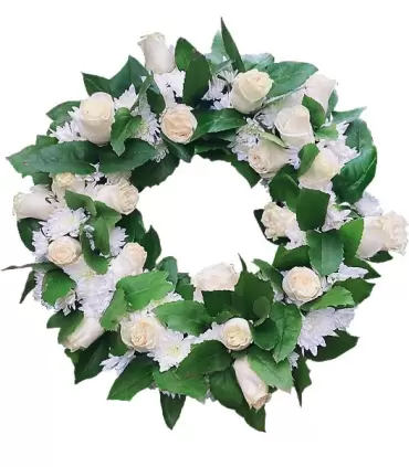 Corona de 18 rosas blancas.