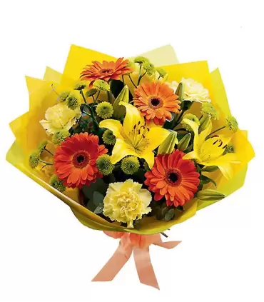 Ramo de flores mixtas con gerberas, claveles, liliums y follaje verde