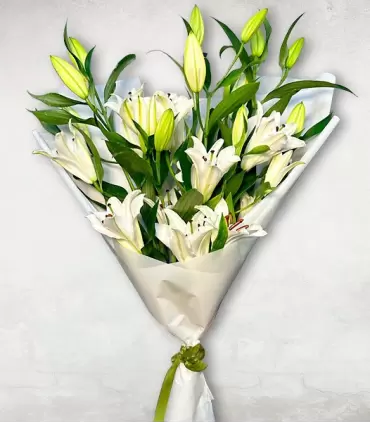 Ramo de 8 liliums blancos.
