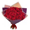 Ramo con 25 rosas rojas.