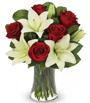 Florero con 6 rosas rojas y 5 liliums blancos.