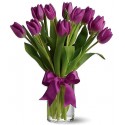 Florero con 10 tulipanes morados.