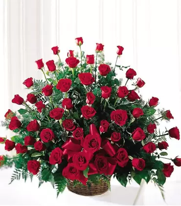 Canasta con 60 rosas