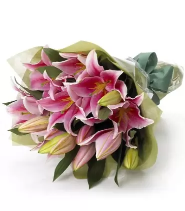 Ramo con 10 liliums rosados frescos y elegantes.