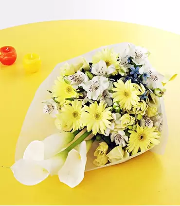 Ramo mixto de flores con 8 gerberas, 3 calas y alstroemerias frescas.